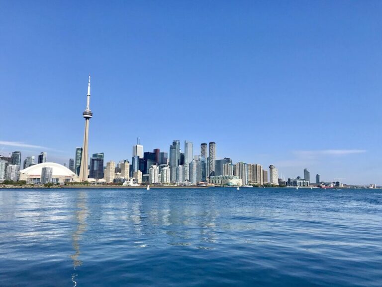 First Trip To Canada: How To Spend 10 Days In Toronto?